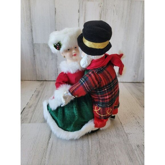 Ice skating Mrs Mr Claus AS IS Santa mistletoe xmas home decor - Picture 1 of 6